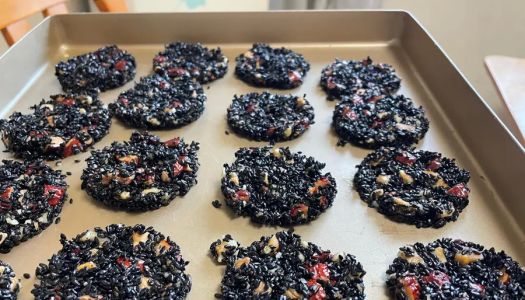 Healthy snacks
Black sesame walnut and red date shortbread