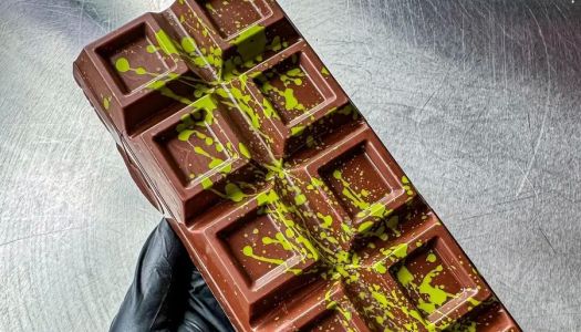 Exotic pistachio Dubai chocolate ○ snack