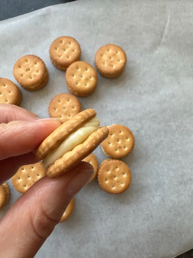 Nougat biscuits