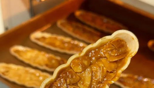 Caramel Almond Sticky Rice Boat (Low Sugar)