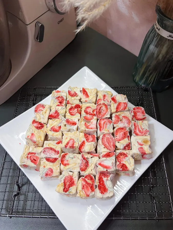 Strawberry snowflake crisp step 0