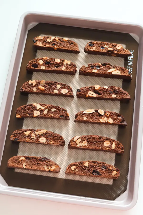 Whole wheat cocoa biscotti|crunchy low-calorie snack step 0