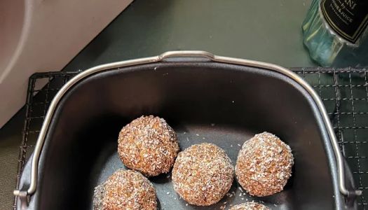 Old-fashioned snack oatmeal chocolate balls