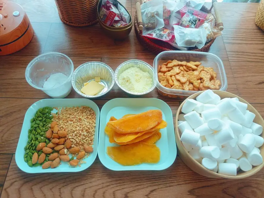 New Year's snacks ~ double-layer mango  snowflake cake step 0