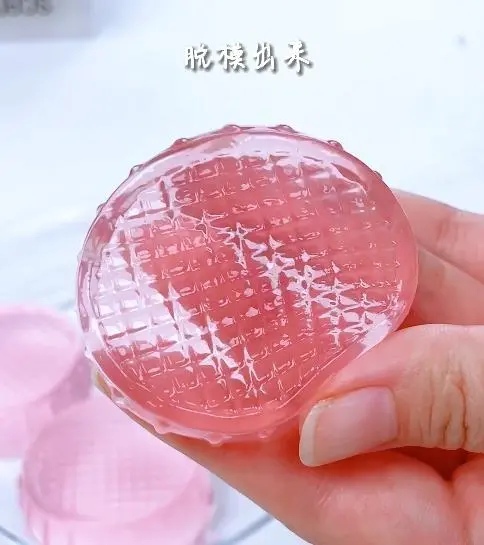 Dragon fruit skin can make such a beautiful crystal jelly step 0