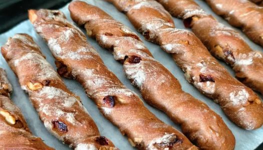 Nut breadsticks