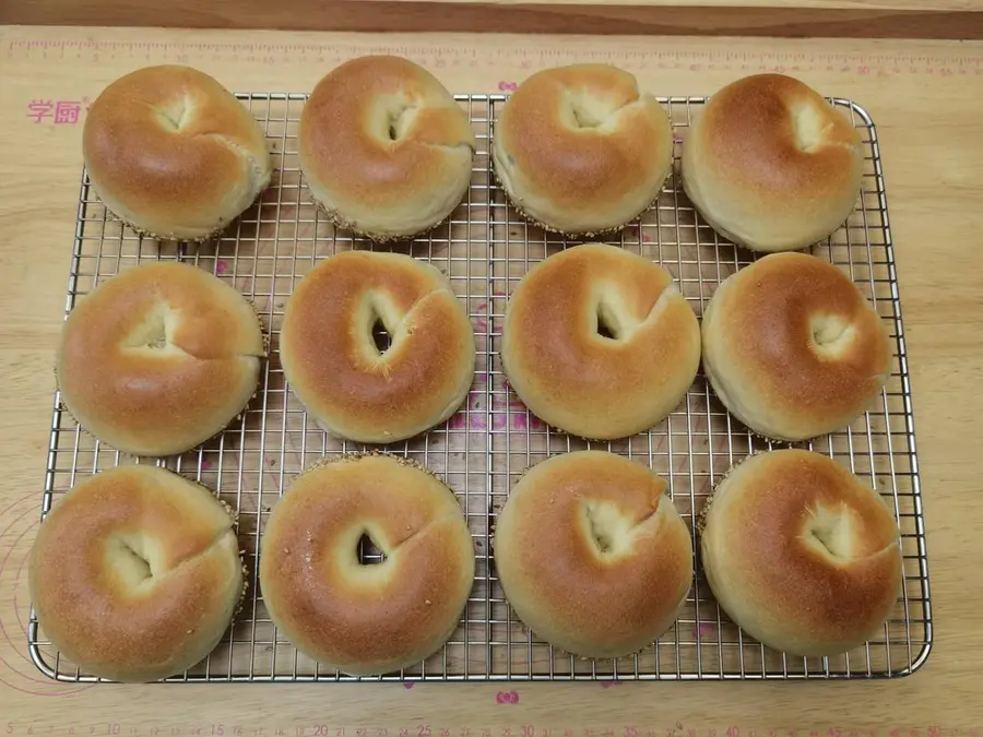 Spiced beef jerky bagels with crispy sesame base step 0