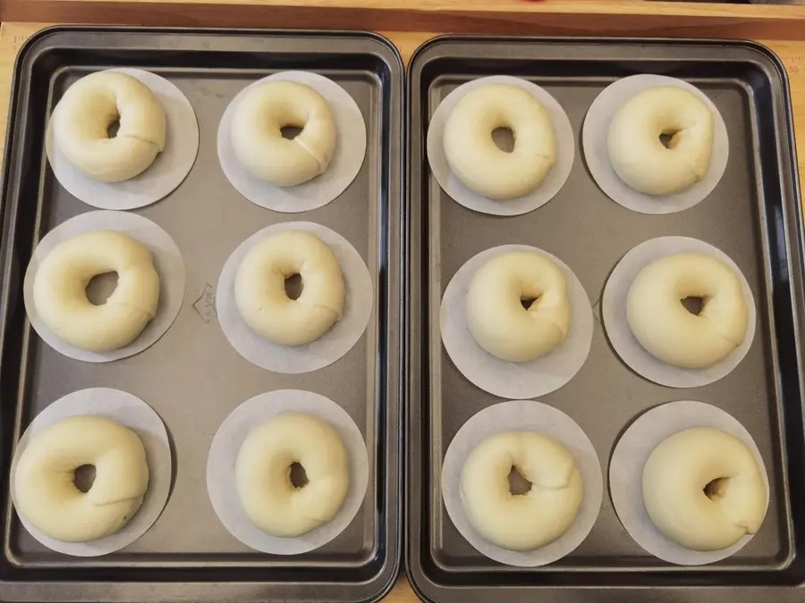 Spiced beef jerky bagels with crispy sesame base step 0