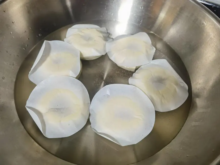 Spiced beef jerky bagels with crispy sesame base step 0