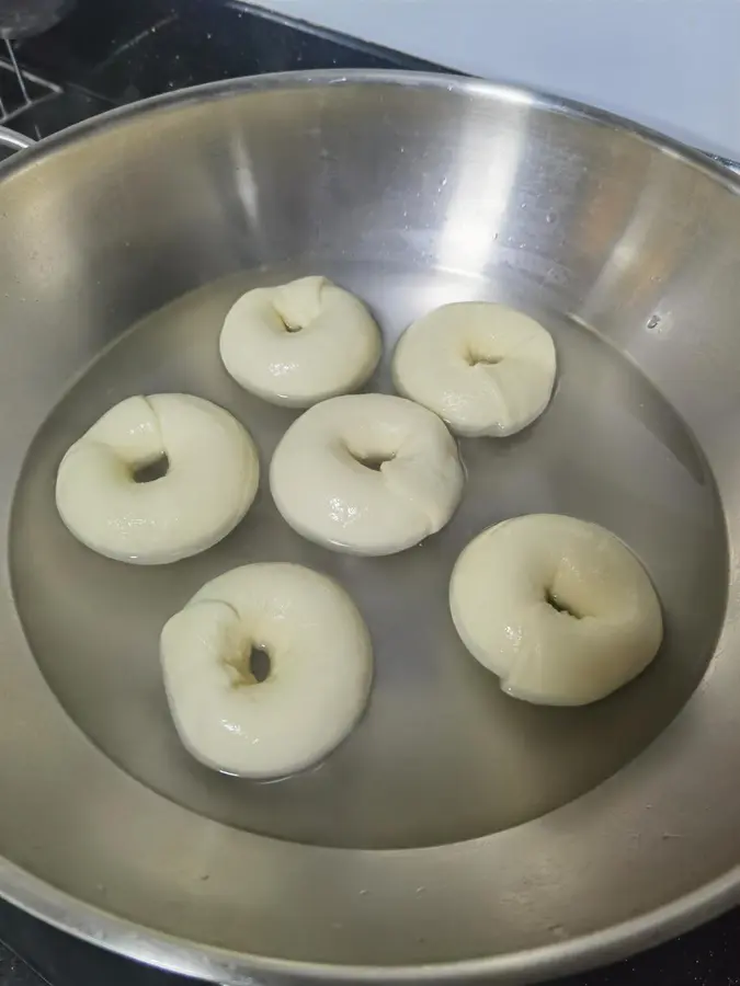 Spiced beef jerky bagels with crispy sesame base step 0