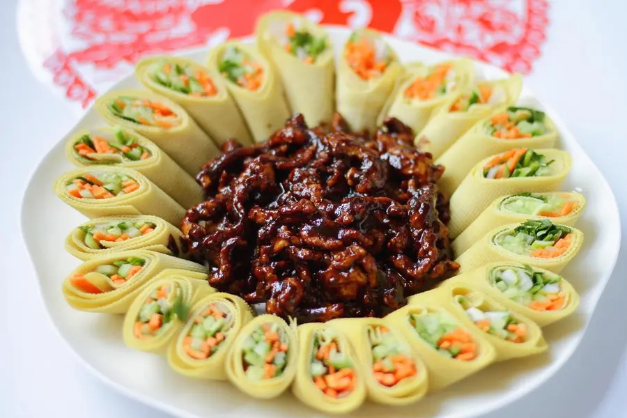 Super beautiful New Year's dish - shredded pork in Beijing sauce step 0