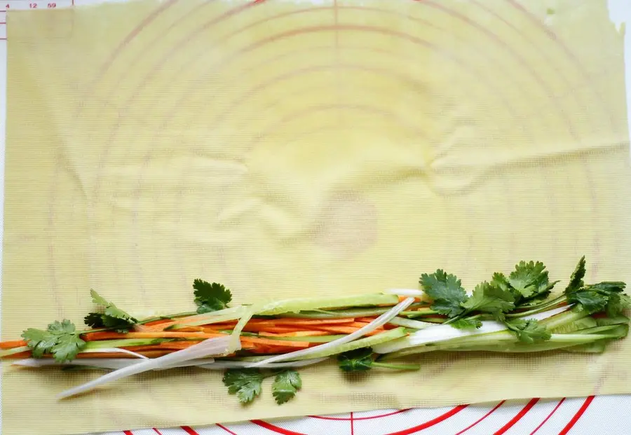 Super beautiful New Year's dish - shredded pork in Beijing sauce step 0