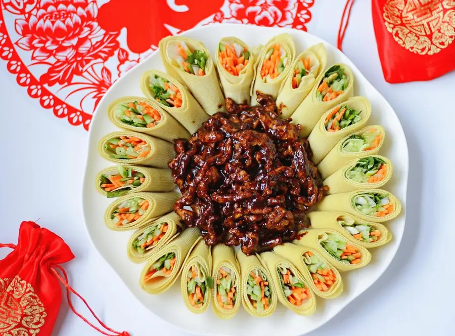 Super beautiful New Year's dish - shredded pork in Beijing sauce