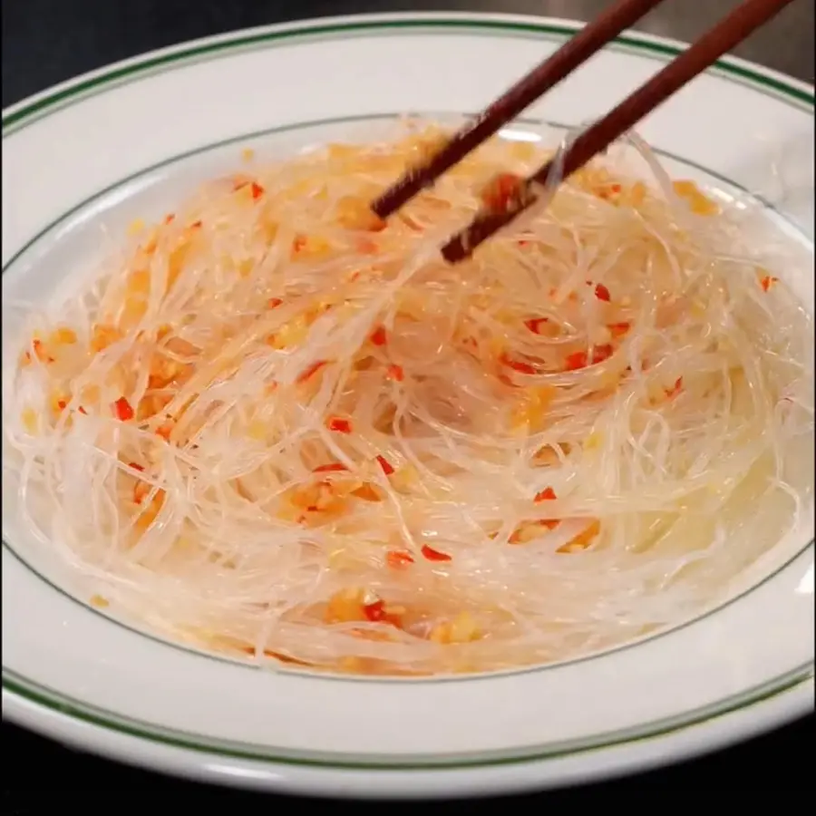 The indispensable Chinese New Year's Eve meal - blossoming rich shrimp step 0