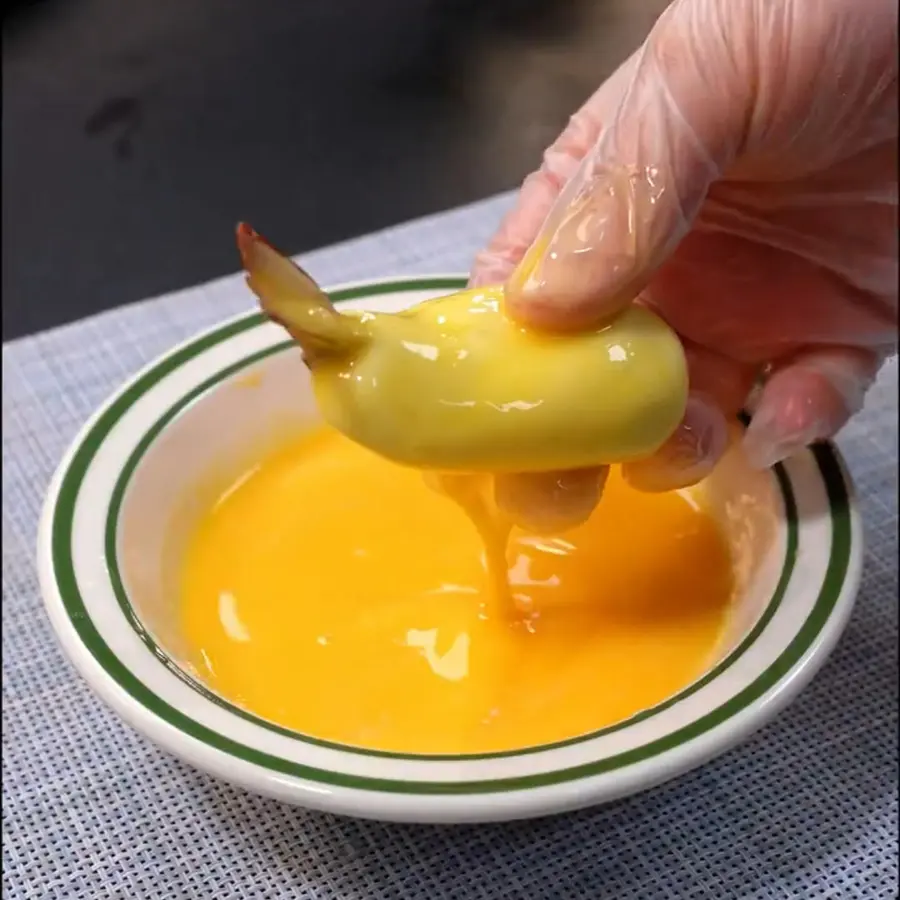 The first course of Chinese New Year's Eve dinner - auspicious golden ball step 0