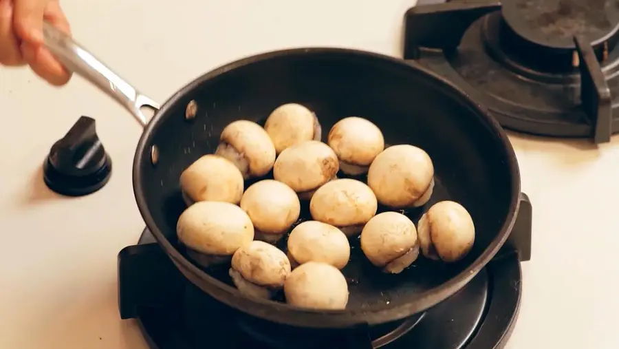 2022 Man Food Chinese New Year's Eve Dinner | Garlic mushroom shrimp slippery step 0