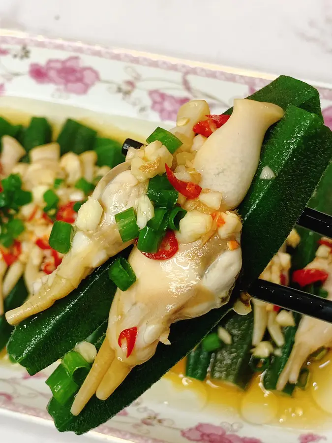 Recommend a satisfying Chinese New Year's Eve dinner menu ~ okra razor clams step 0