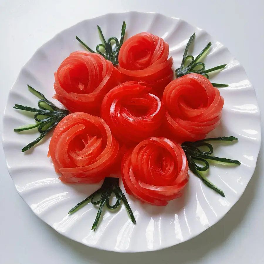 Chinese New Year's Eve vegetable flowers bloom rich ~ tomato roses step 0