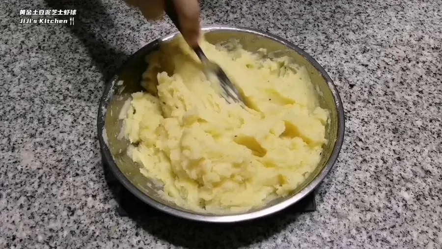 Chinese New Year's Eve Dinner Menu - Crispy Golden Cheese Mashed Potato Shrimp Balls step 0