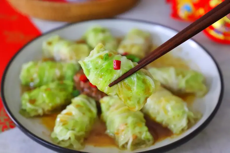 Gather all kinds of money! Chinese New Year's Eve rice auspicious cabbage meat rolls step 0