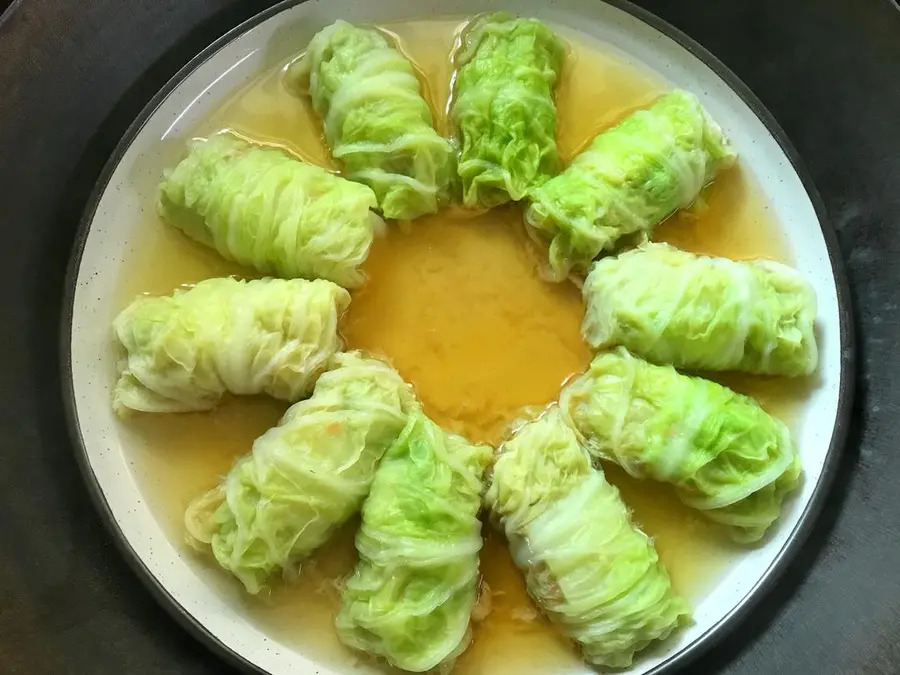 Gather all kinds of money! Chinese New Year's Eve rice auspicious cabbage meat rolls step 0