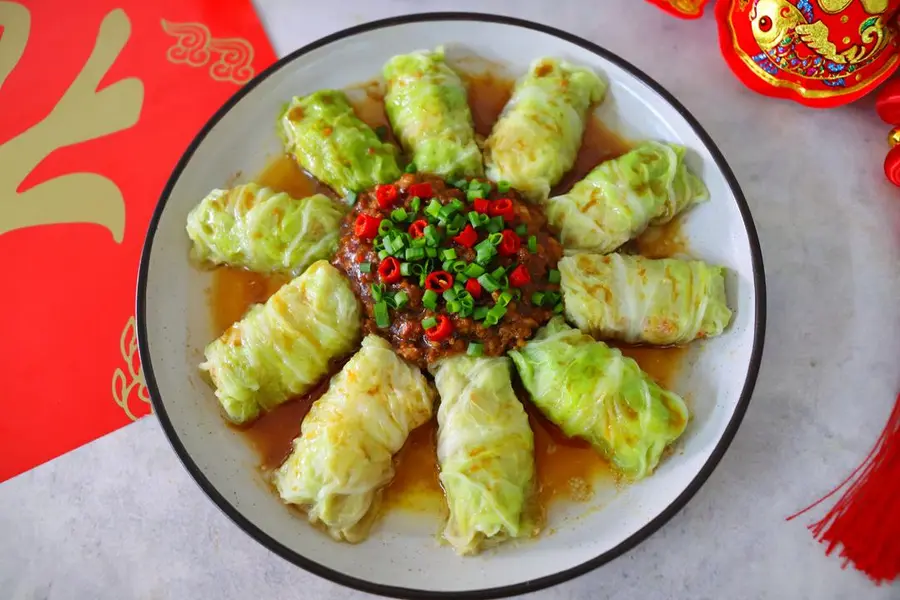 Gather all kinds of money! Chinese New Year's Eve rice auspicious cabbage meat rolls step 0