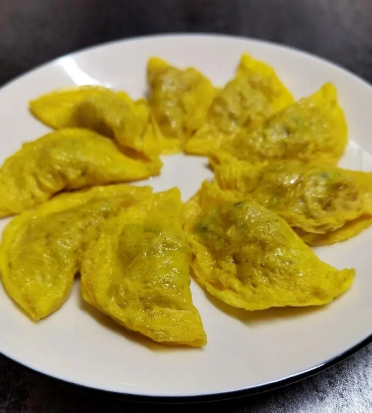 !ï¸ Chinese New Year's Eve Dinner! !ï¸ Golden Egg Dumplings step 0