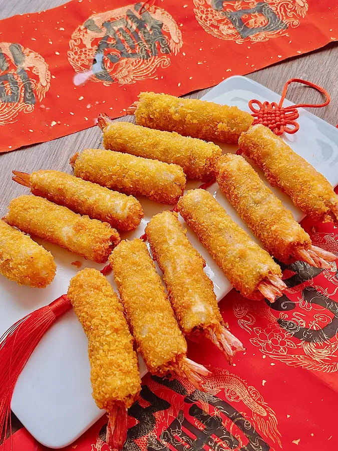 Chinese New Year's Eve rice with prawns and fresh meat fried spring rolls  step 0