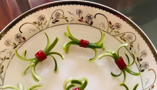 Chinese New Year's Eve dinner plate decoration 