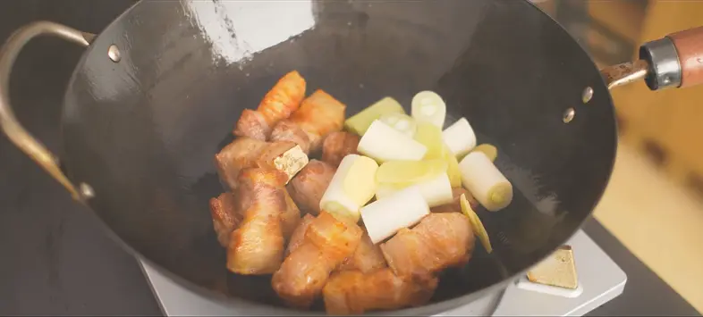 Chinese New Year's hard dish [abalone braised pork] step 0