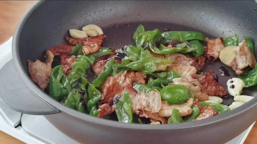 Kuaishou New Year's dish|Stir-fried meat with chili  step 0