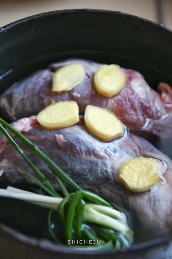 Chinese New Year's Eve dinner can have it â€¢ The best part of the cow - spring beef step 0