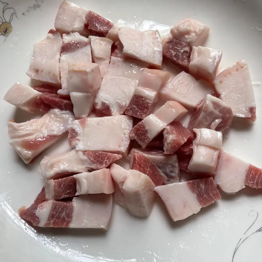 Childhood memories of the post-70s and 80s, fried tofu with braised pork have a dish that is considered a big family, and it may only be eaten during the New Year step 0