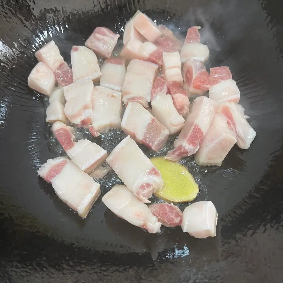 Childhood memories of the post-70s and 80s, fried tofu with braised pork have a dish that is considered a big family, and it may only be eaten during the New Year step 0