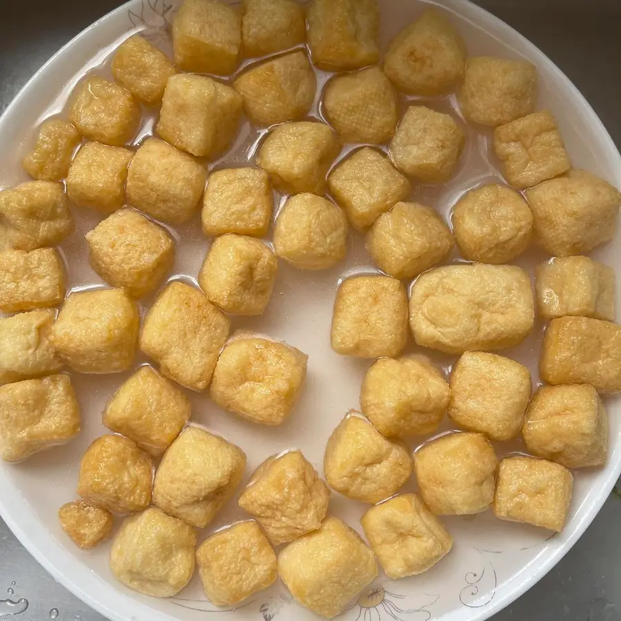 Childhood memories of the post-70s and 80s, fried tofu with braised pork have a dish that is considered a big family, and it may only be eaten during the New Year step 0