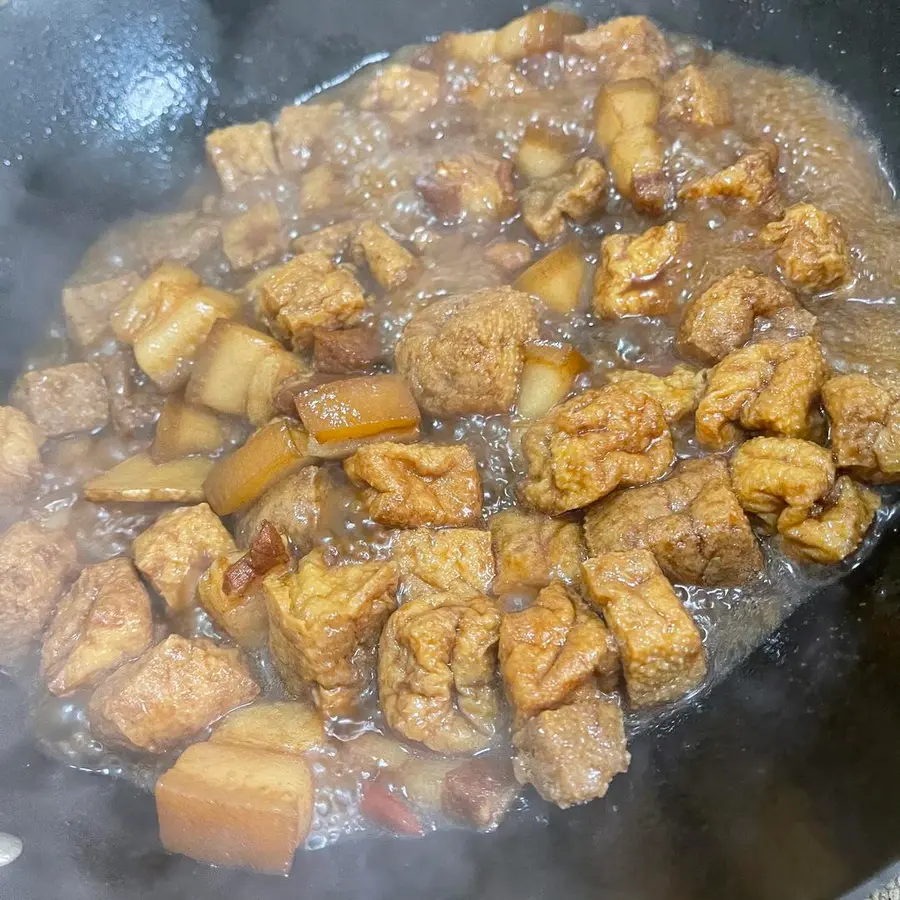 Childhood memories of the post-70s and 80s, fried tofu with braised pork have a dish that is considered a big family, and it may only be eaten during the New Year step 0