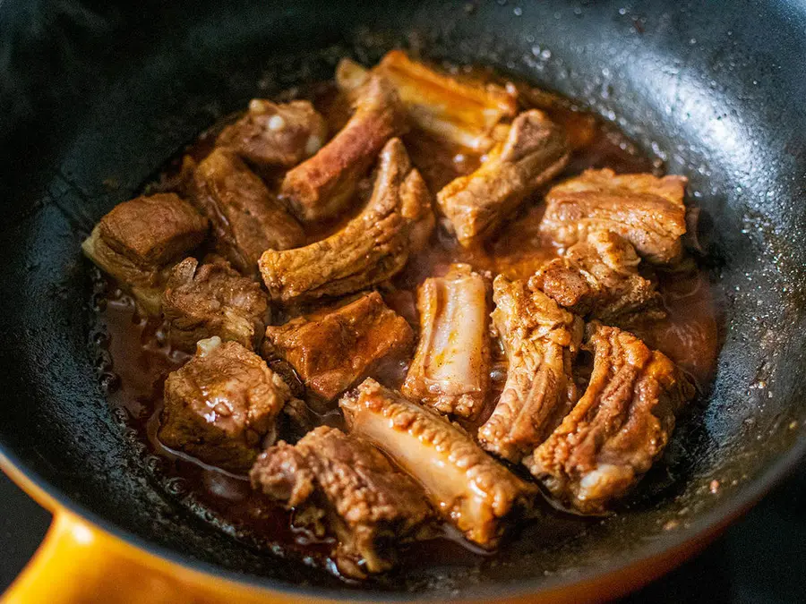 Zero failure for the New Year's hard dish! Thirteen flavor sauce roasted pork ribs step 0