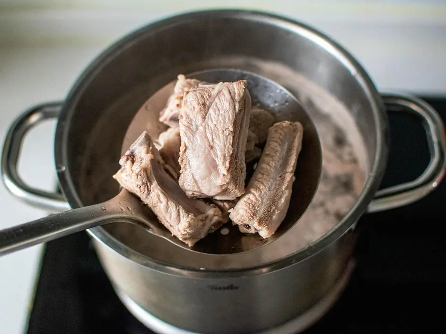 Zero failure for the New Year's hard dish! Thirteen flavor sauce roasted pork ribs step 0