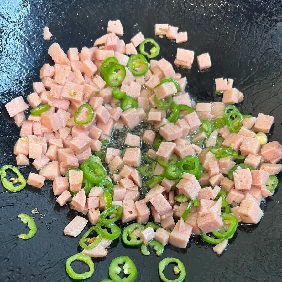 Green pepper, ham, corn - a home-cooked dish with super rice step 0