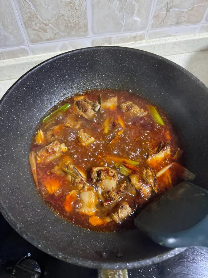 Home-cooked   pork ribs stewed with potatoes step 0