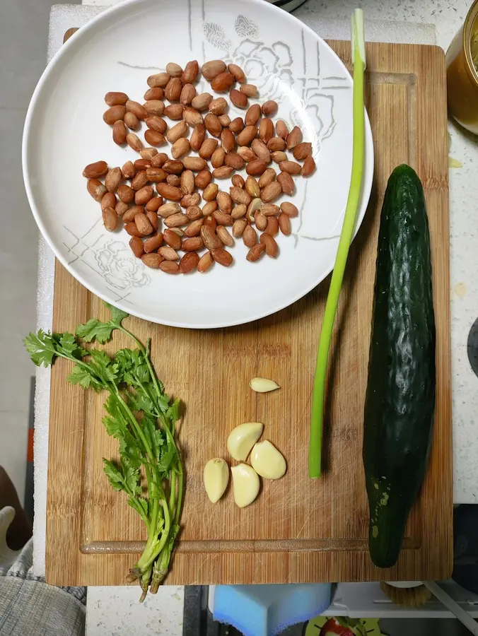 Appetizer: Pat cucumber and peanuts step 0