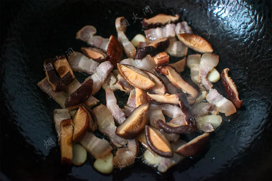 Gourd is burned like this in summer! Salty and fresh sweet, delicious and delicious  step 0