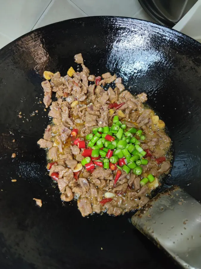 Ground beef with double peppers step 0