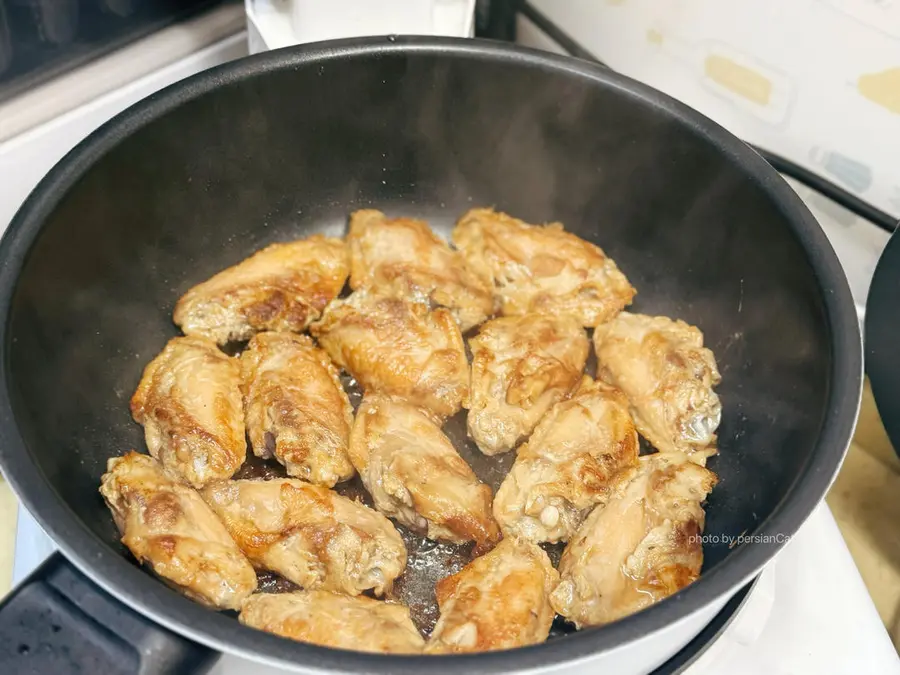 The salt-and-pepper chicken wings of the giant rice are crispy and fragrant step 0