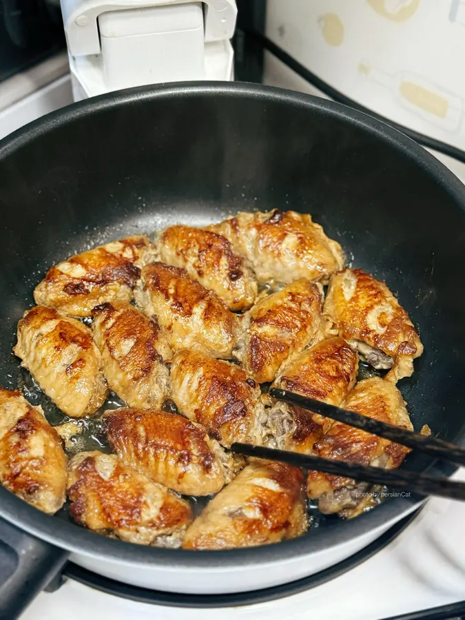 The salt-and-pepper chicken wings of the giant rice are crispy and fragrant step 0