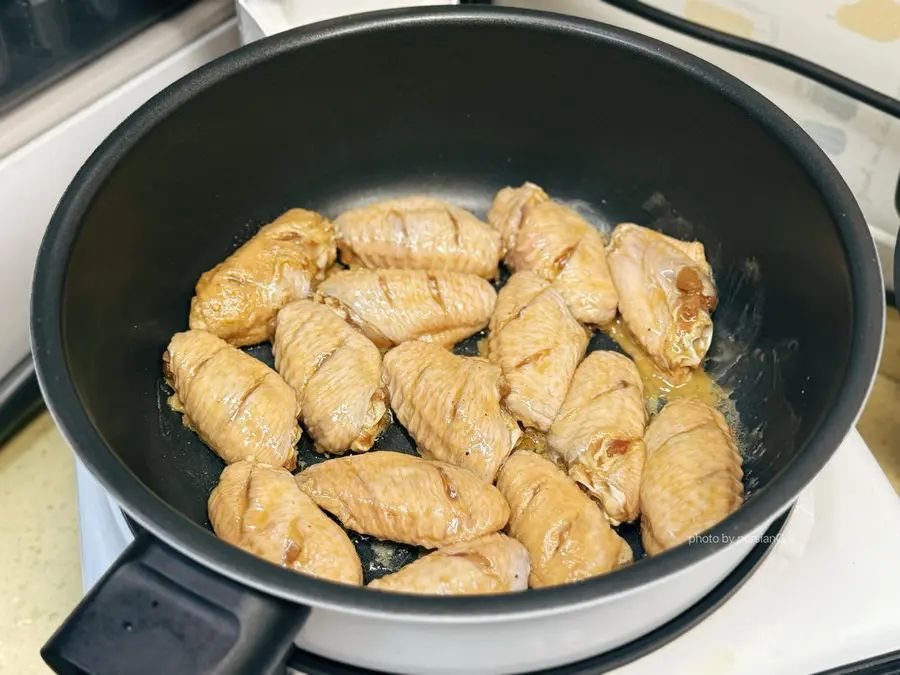 The salt-and-pepper chicken wings of the giant rice are crispy and fragrant step 0