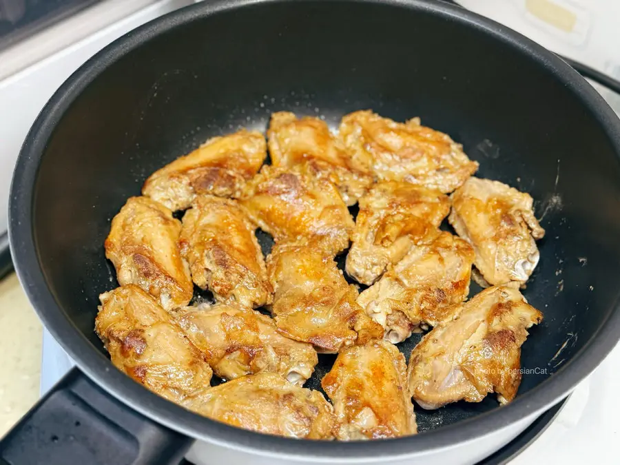 The salt-and-pepper chicken wings of the giant rice are crispy and fragrant step 0