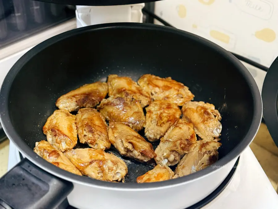 The salt-and-pepper chicken wings of the giant rice are crispy and fragrant step 0