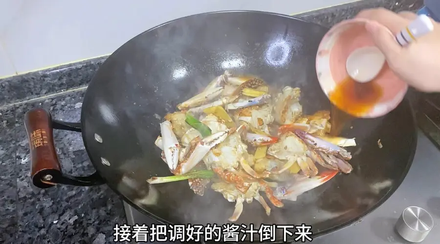 Stir-fried crab with ginger and shallots|Home cooking step 0