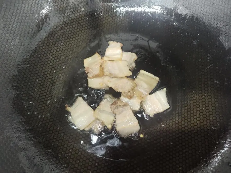 Stir-fried pork with fragrant dry and home-cooked meals step 0